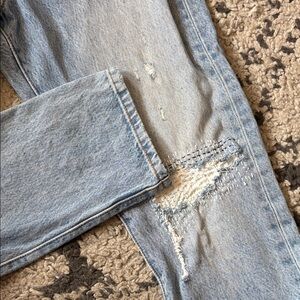 Levi's Women's Light Blue Distressed Skinny Jeans
Handstitched patches